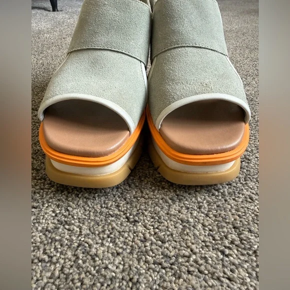 Sorel Women's Joanie III Slingback Wedge Sandals in Safari/Gum Size 7 —used - Picture 10 of 15